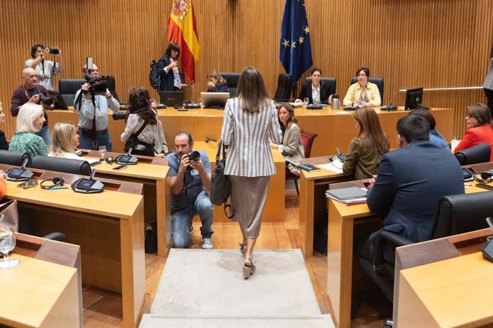 La delegada del Gobierno contra la Violencia de Género, Carmen Martínez Perza (c), comparece ante la Comisión de seguimiento y evaluación de los acuerdos del Pacto de Estado en materia de Violencia de Género, en el Congreso de los Diputados, a 25 de septi