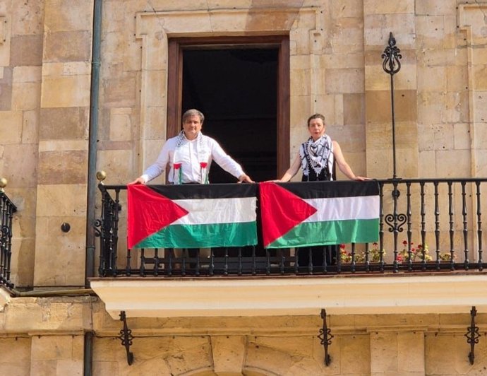 Archivo - Los concejalas Alejandro Suárez y Cristina Pontón.