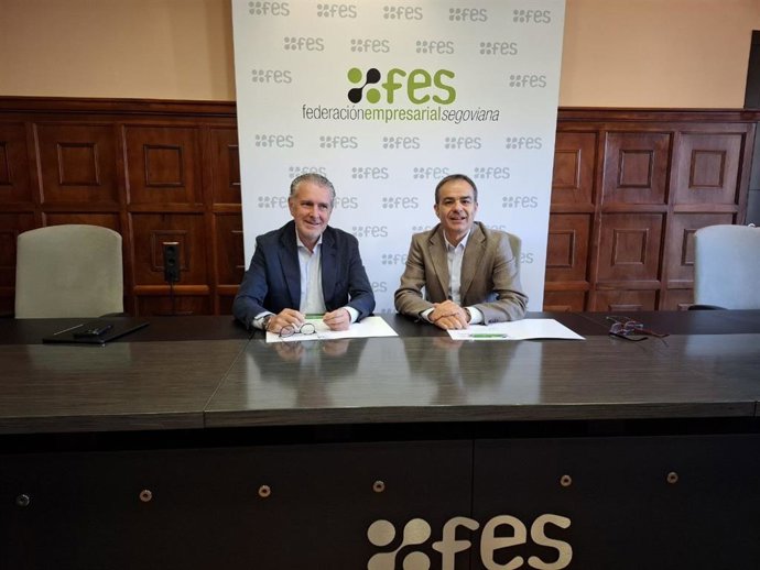 El presidente de la FES, Andrés Ortega, y en representación de Quick Click Spain Abel Gómez.