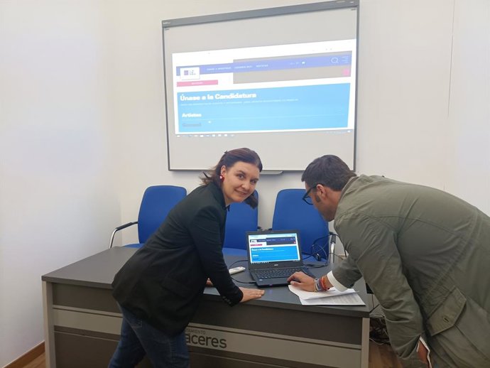 La coordinadora de Cáceres 2031, Iris Jugo, y el concejal de Cultura, Jorge Suárez