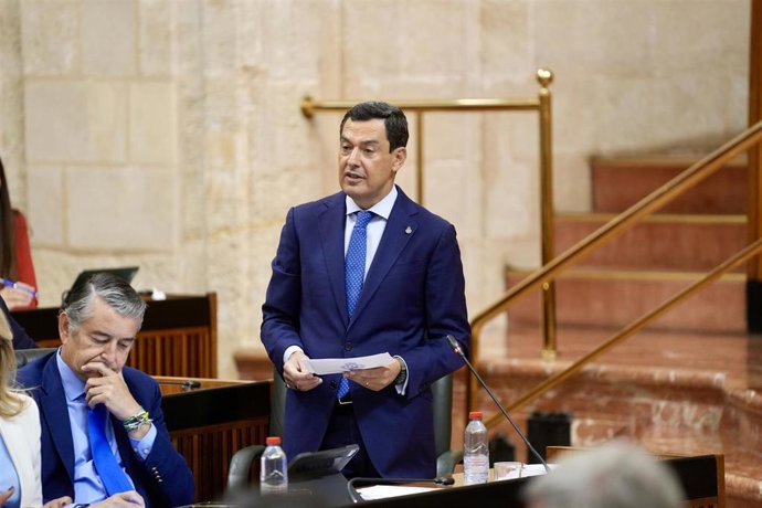 El portavoz del grupo parlamentario Vox en Andalucía, Manuel Gavira, interviene durante la sesión de control en el pleno del Parlamento andaluz. A 25 de septiembre de 2025, en Sevilla (Andalucía, España). Segunda jornada de Pleno, con Sesión de Control al