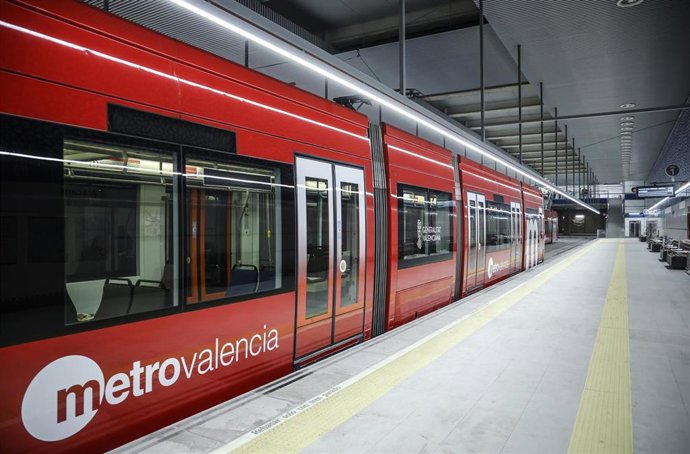 Archivo - Tren de Metrovalencia.