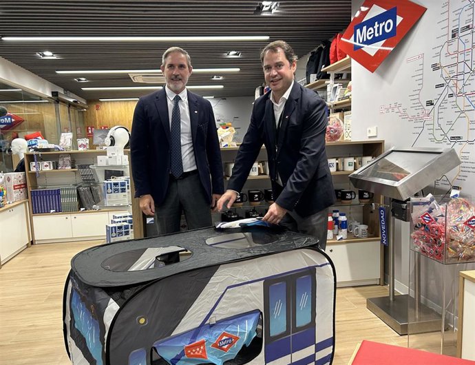 Una nueva tienda de Metro abre en Ópera para celebrar el centenario de la estación