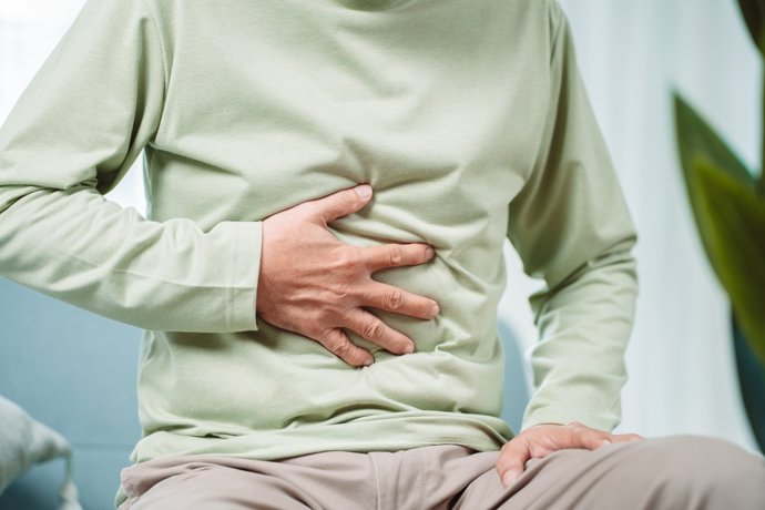 Archivo - Arquivo - Dor de barriga, dor de estômago, dor abdominal, doença digestiva, digestão, doença inflamatória intestinal.