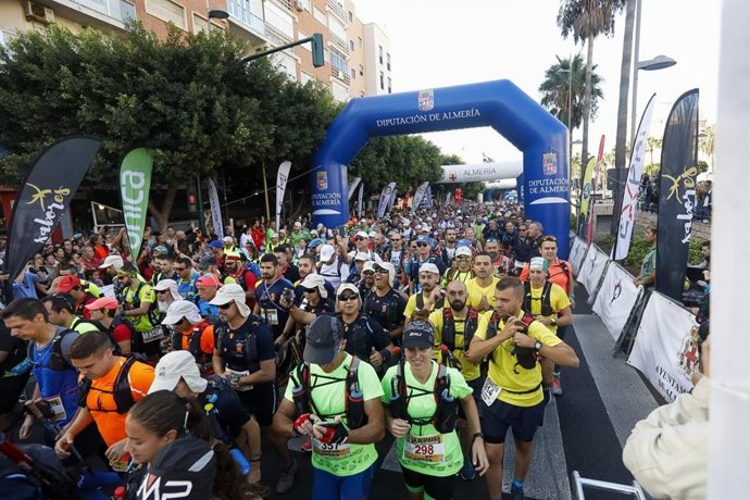 Archivo - Salida de la carrera de ultrafondo La Desértica. 