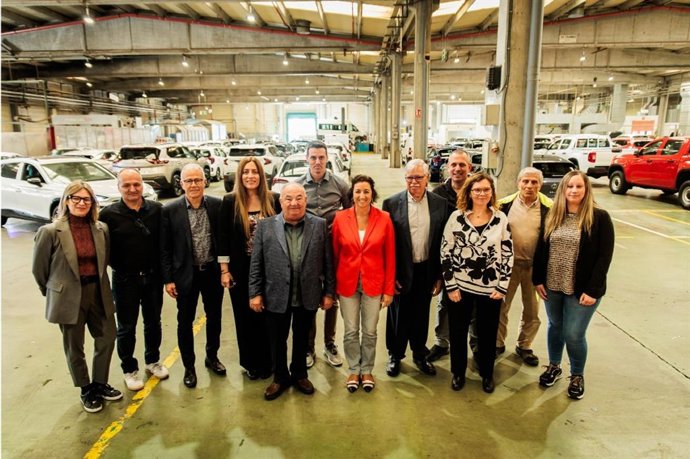 Archivo - La consellera de Economía y Finanzas de la Generalitat, Alícia Romero, durante la visita.