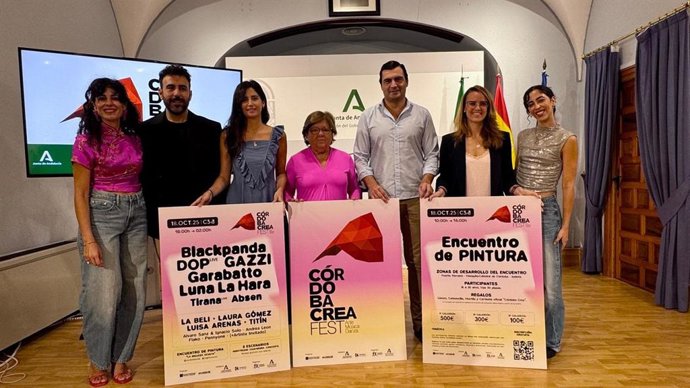 Foto de familia en la presentación del Festival Córdoba CREA.