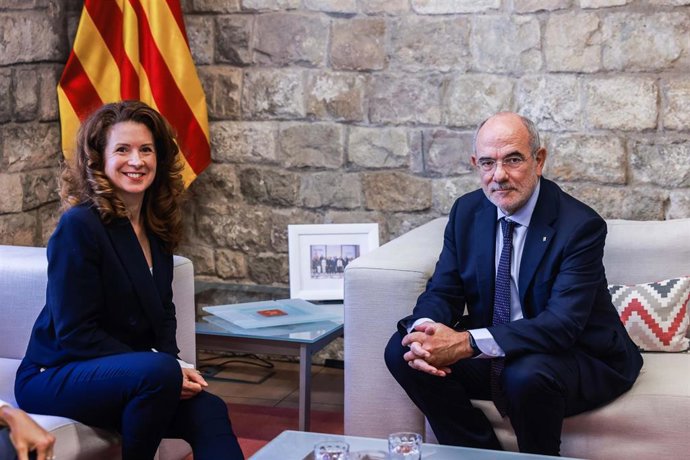El conseller de Unión Europea y Acción Exterior de la Generalitat, Jaume Duch, y la presidenta del Comité de las Regiones (CdR), Kata Tütto,.