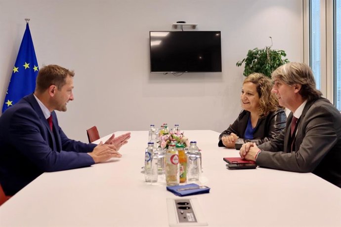 Martínez y García (D) junto al comisario europeo de Agrocultura.