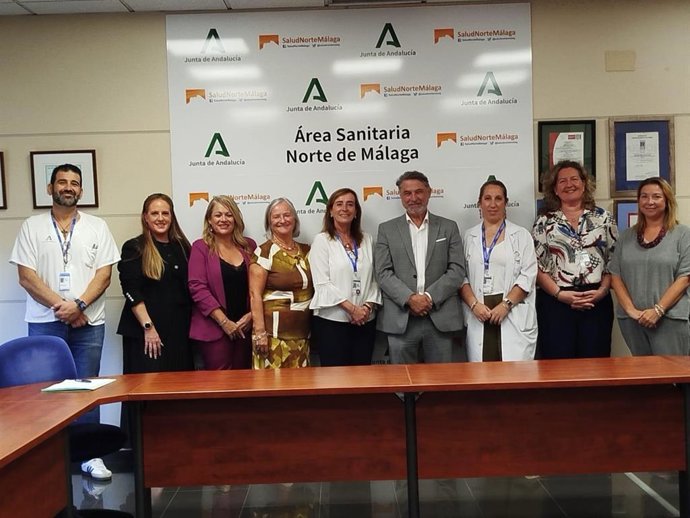 El acuerdo ha sido rubricado por la directora gerente del Área Sanitaria Norte de Málaga-Antequera, Belén Jiménez, y el presidente de la Junta Provincial de la AECC en Málaga, Joaquín Morales.