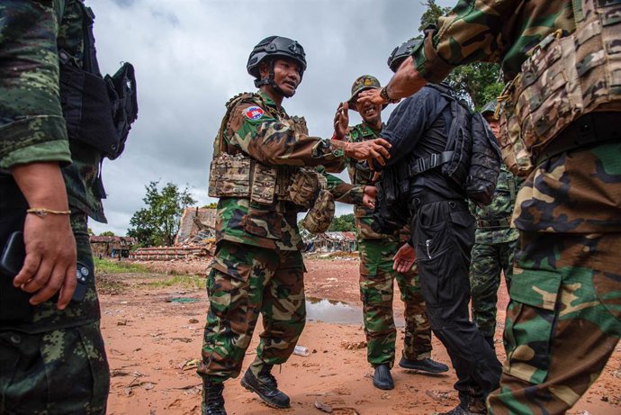 Archivo - Imagen de archivo de soldados tailandeses y camboyanos en la frontera. 