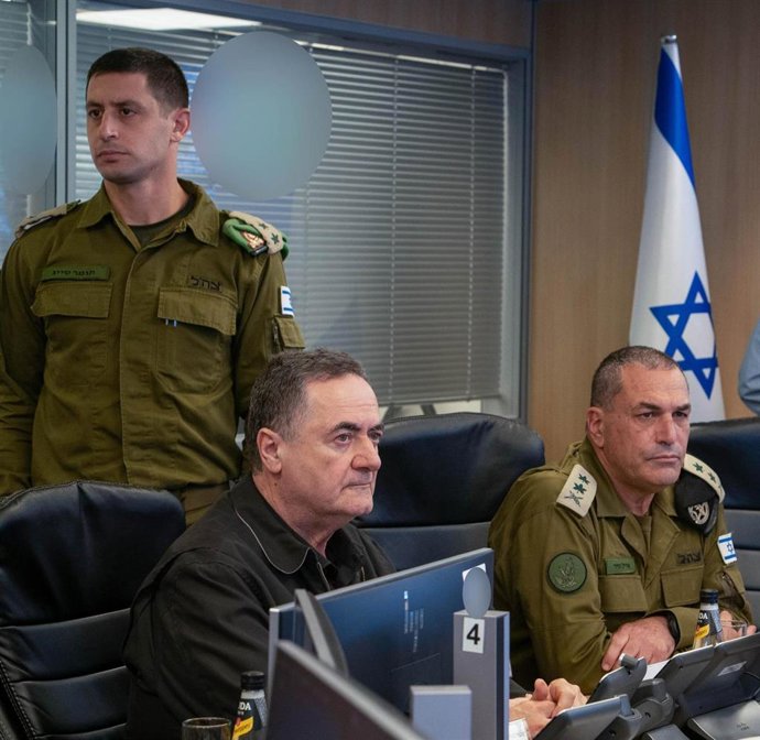 El ministro de Defensa israelí, Israel Katz, y el jefe de las FDI, Eyal Zamir, supervisan ataques contra objetivos en Yemen