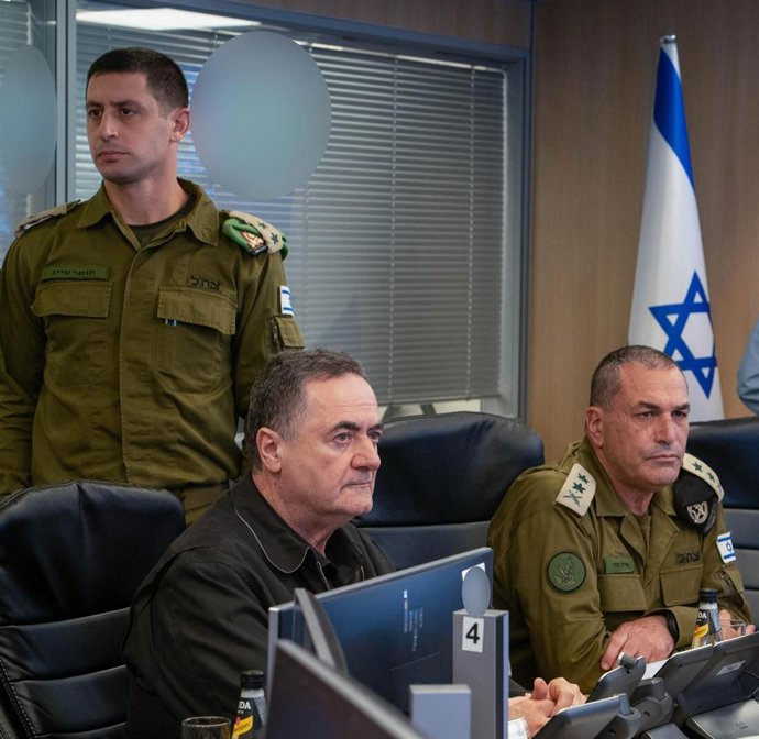 O ministro da Defesa de Israel, Israel Katz, e o chefe da IDF, Eyal Zamir, supervisionam os ataques contra alvos no Iêmen.