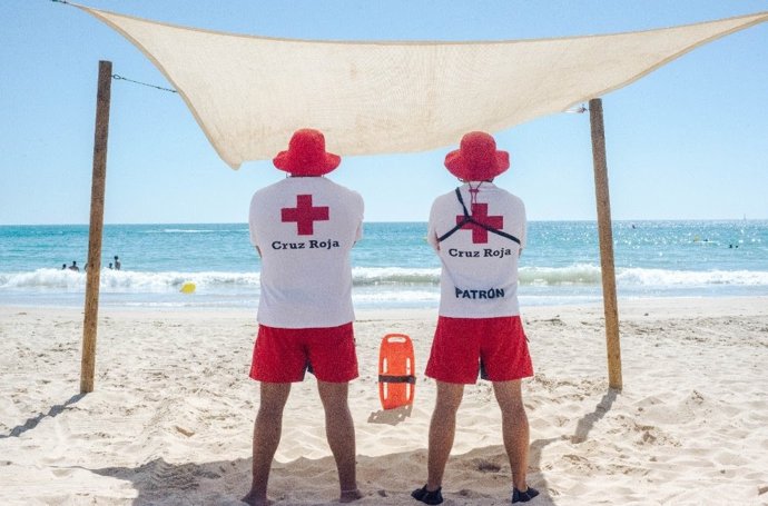 Cruz Roja rescató a 1.313 personas este verano, un 18% menos que durante la temporada de playas de 2024