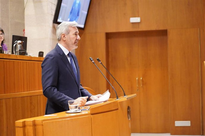 El presidente de Aragón, Jorge Azcón, en las Cortes autonómicas.