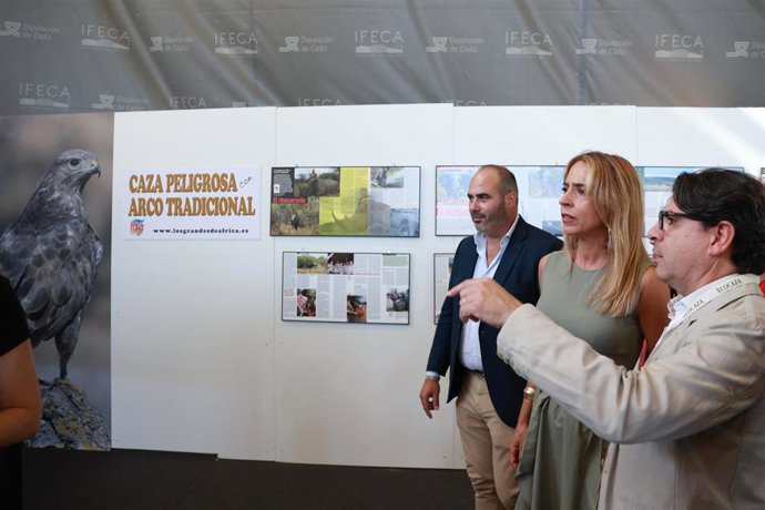 La presidenta de la Diputación de Cádiz, Almudena Martínez, durante la inauguración de la feria 'Ecocaza' en Ifeca.