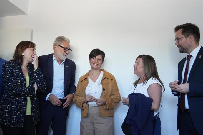 La ministra de Vivienda y Agenda Urbana, Isabel Rodríguez, y la consellera de Territorio, Vivienda y Transición Ecológica de la Generalitat de Catalunya, Sílvia Paneque, este jueves en Lleida.