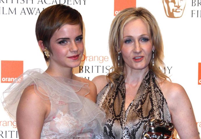 Emma Watson rompe su silencio sobre J.K. Rowling: "No hay ningún mundo en el que pueda cancelarla"