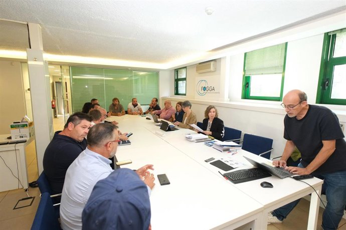 Reunión entre la Consellería do Mar y representantes del sector marisquero.