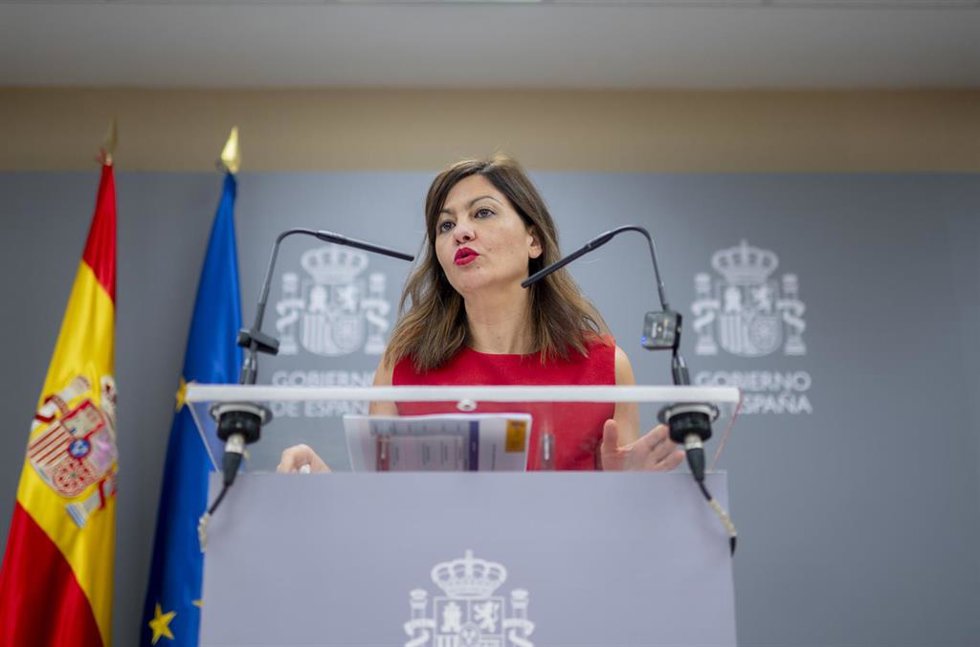 Archivo - La ministra de Juventud e Infancia, Sira Rego, ofrece declaraciones a los medios tras la Conferencia Sectorial de Infancia y Adolescencia, en la sede del Ministerio, a 27 de junio de 2025, en Madrid (España).