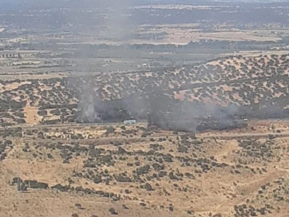 Incendio forestal junto a carreteras en Plasencia.