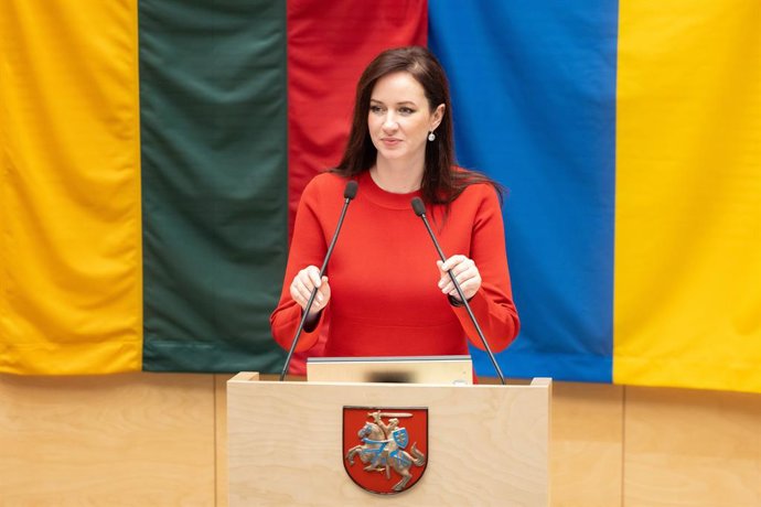 HANDOUT - 26 August 2025, Lithuania, Vilnius: Lithuania's newly-appointed prime minister Inga Ruginiene, of the Social Democratic party, delivers a speech at the parliament after she was approved as the new Prime Minister. Photo: Olga Posa·kova/Lithuanian