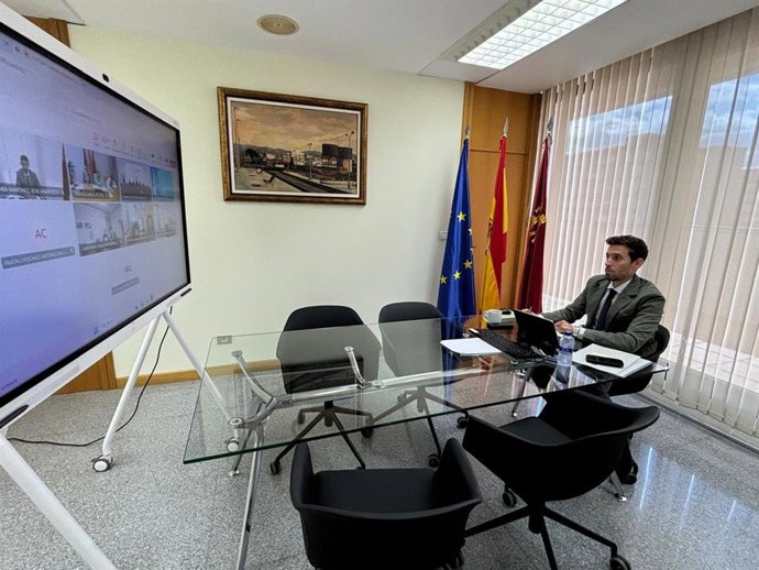 El secretario general de la Consejería de Fomento e Infraestructuras, José Francisco Lajara, durante la reunión telemática con el Ministerio de Vivienda y Agenda Urbana