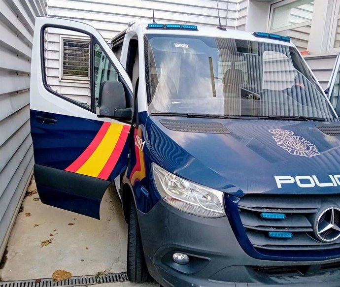 Archivo - Una furgoneta de la Policía Nacional.