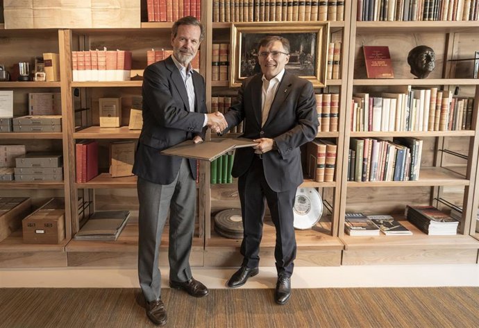 El vicepresidente de ACCIONA, Juan Ignacio Entrecanales, y el vicepresidente ejecutivo de Fundación ONCE, Alberto Durán, tras la firma del convenio