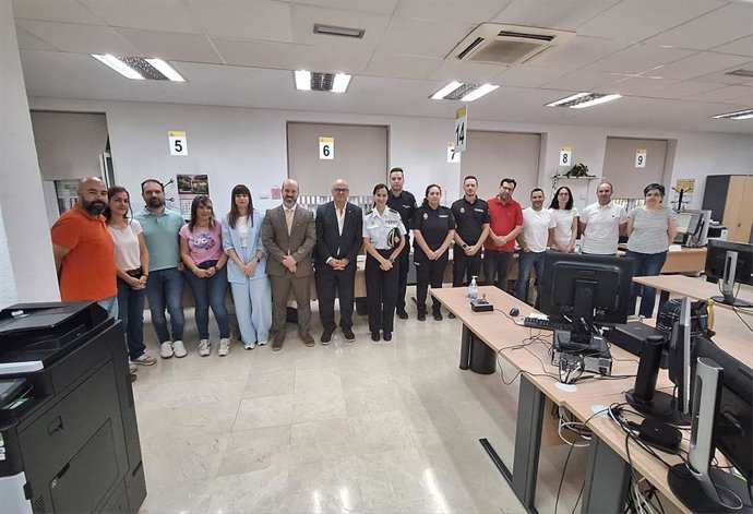 Visita a la Oficina de Extranjería.