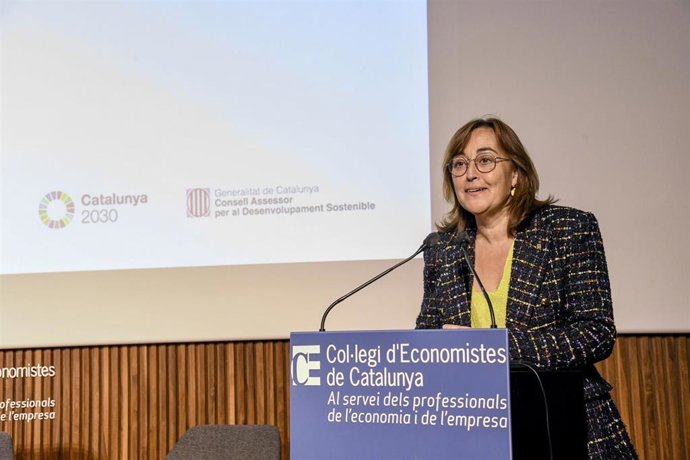 La consellera de Territorio, Vivienda y Transición Ecológica de la Generalitat, Sílvia Paneque, en su intervención en un acto por el 10 aniversario de la Agenda 2030.