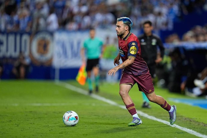 El jugador del Deportivo de la Coruña David Mella durante el partido liguero ante el Leganés en Butarque.