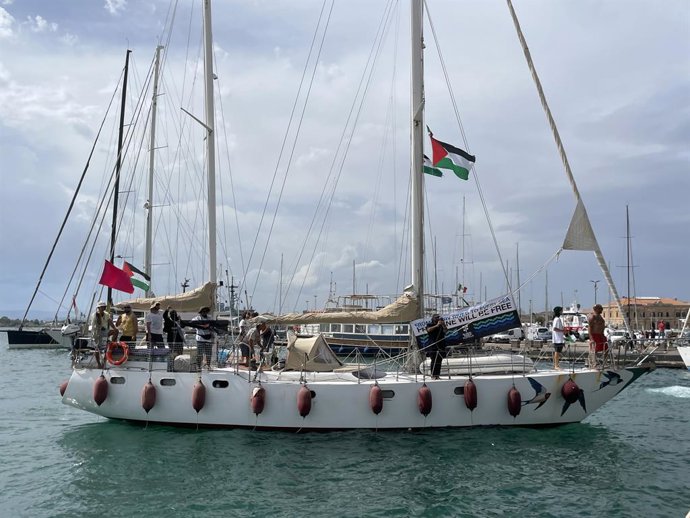 11 de setembro de 2025, Itália, Siracusa: A frota italiana da Flotilha Global Sumud parte do porto de Siracusa. A frota italiana da Flotilha Global Sumud parte do porto de Siracusa. Foto: Sebastiano Diamante/LaPresse via ZUMA Press/dpa