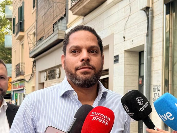 El secretari general de Vox i líder de Vox a Catalunya, Ignacio Garriga, en declaracions a la premsa