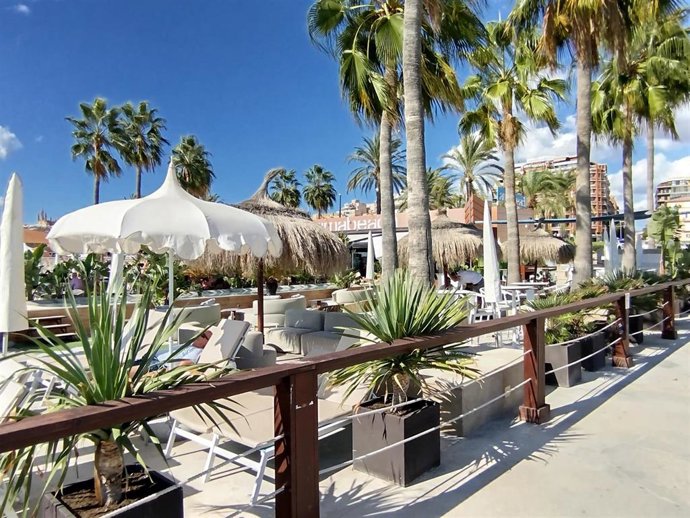Terraza del bar-restaurante de la Punta del Gas del puerto de Palma.