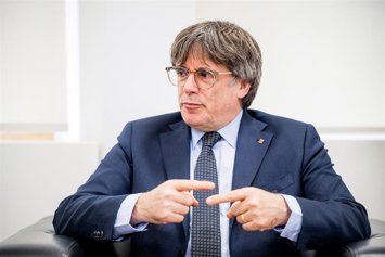 El presidente de Junts per Catalunya, Carles Puigdemont, durante una reunión con el presidente de la Generalitat, a 2 de agosto de 2025, en Bruselas (Bélgica).