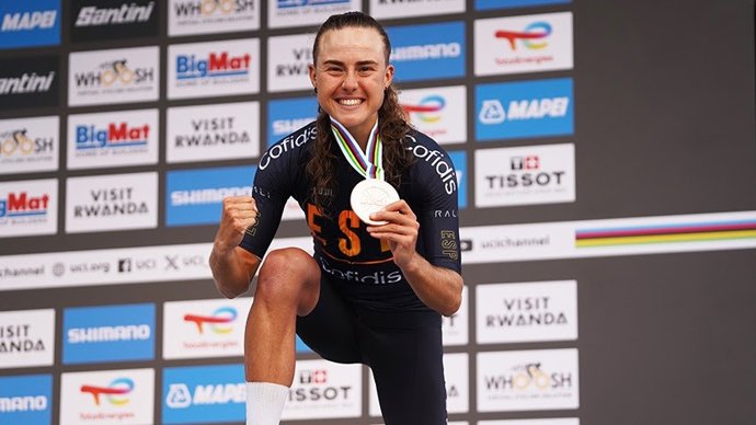 Paula Blasi se cuelga un emocionante bronce en el Mundial de ciclismo