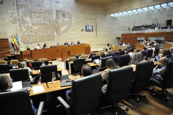 La Asamblea de Extremadura celebra pleno ordinario