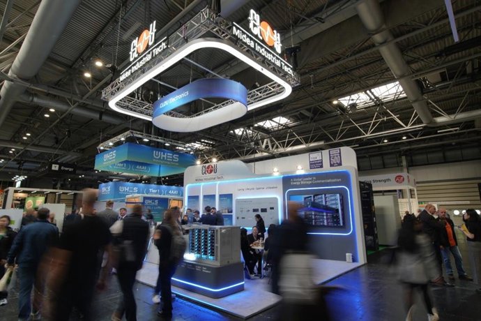 Clou's Booth at Solar & Storage Live UK 2025