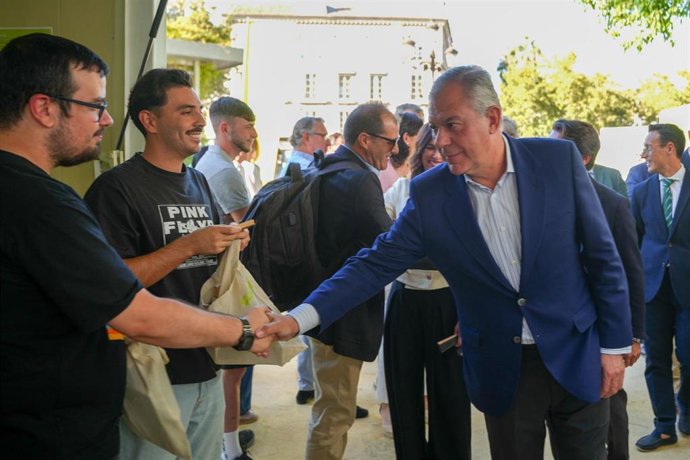 El alcalde de Sevilla, José Luis Sanz, en la inauguración de Rehabilitaverde.