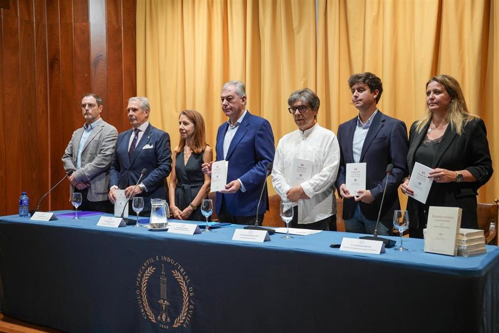 El alcalde de Sevilla, José Luis Sanz, en el pregón de la 48 Feria del Libro Antiguo y de Ocasión.