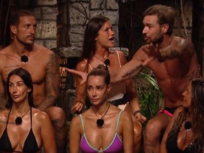 Miri y Sonia Monroy, en el punto de mira de su grupo