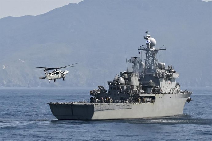 Archivo - April 29, 2025, Seoul, SOUTH KOREA: May 2, 2025-Seoul, South Korea-ROK Navy take part in a maritime defense drill near western and southern coasts in South Korea Sea. The four-day exercise designed to train against North Korean maritime threats 