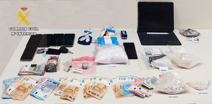 Sustancias incautadas en una operación contra el tráfico de drogas en el área metropolitana de A Coruña.