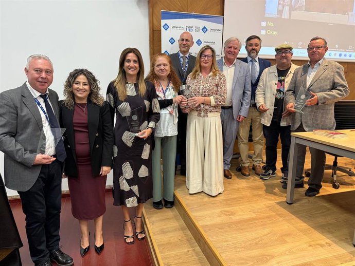 La alcaldesa de Archena, Patricia Fernández, reconoce el Premio en la Categoría Turismo de Salud y Bienestar en la II Edición de los Premios AECIT, otorgados por la Asociación Española de Expertos Científicos en Turismo (AECIT)