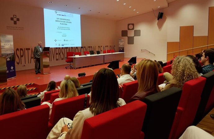 El servicio de Plástica del HUCA cumple 50 años en la élite de la cirugía funcional y reconstructiva.