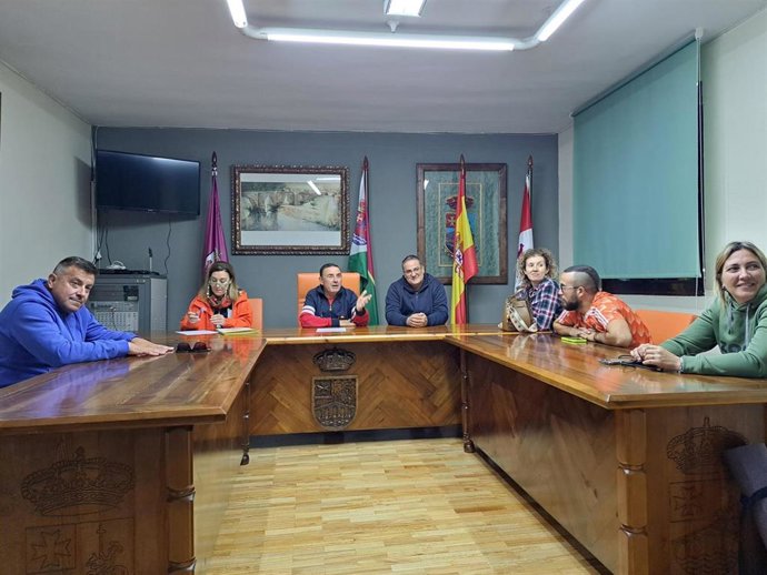 Imagen del pleno del Ayuntamiento de Hospital de Órbigo tras aprobar la moción por la Autonomía de la Región Leonesa.