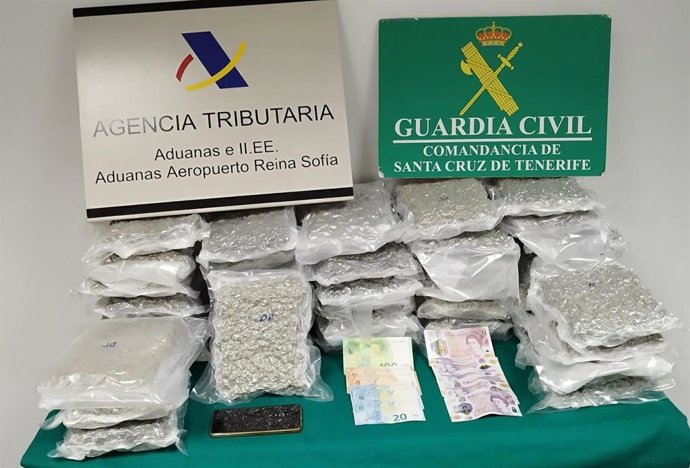 Botões de maconha apreendidos no Aeroporto de Tenerife Sul