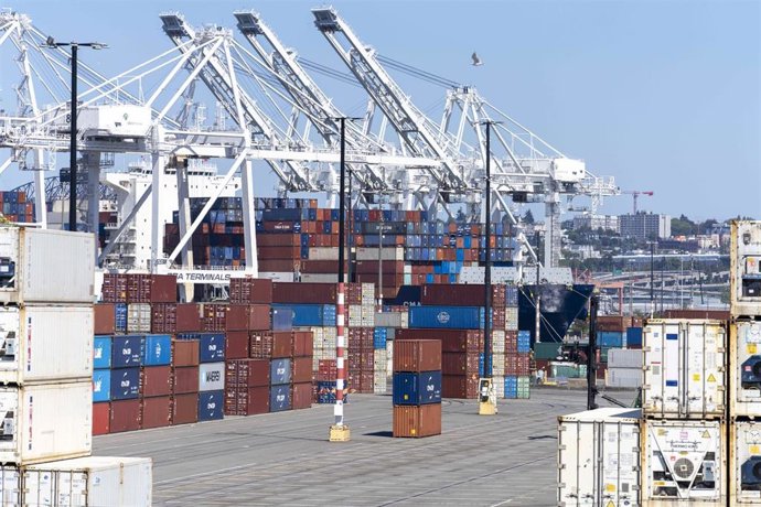 Archivo - Contenedores en el puerto de Seattle, Estados Unidos