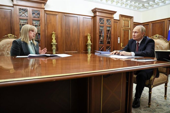 El presidente de Rusia, Vladimir Putin, recibe a Ella Pamfilova, presidenta de la Comisión Electoral  